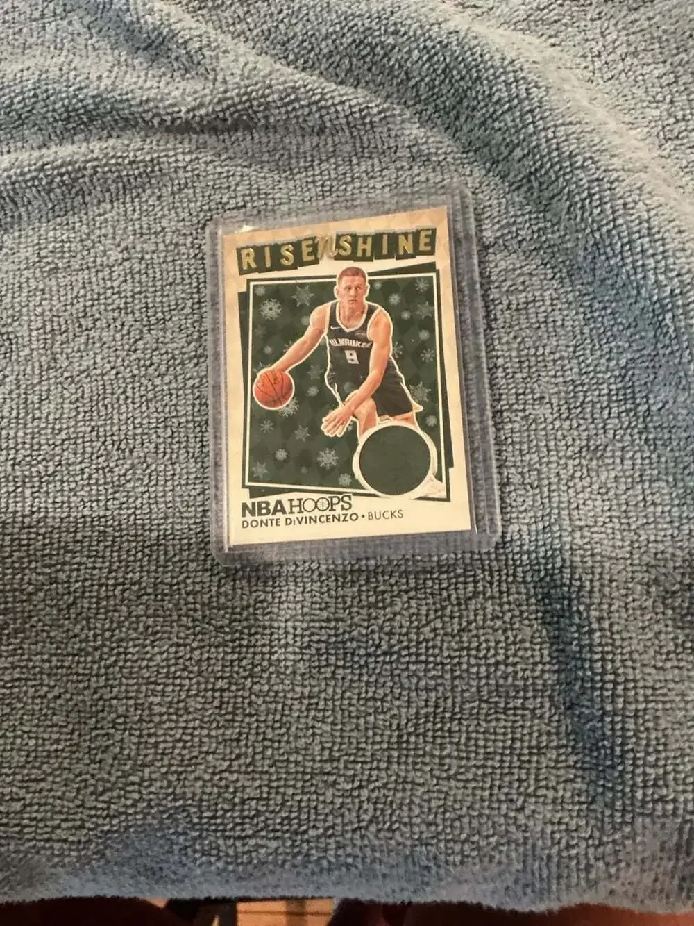 2018-19 Panini NBA Hoops Rise N Shine Winter Donte DiVincenzo Rookie Patch Card
